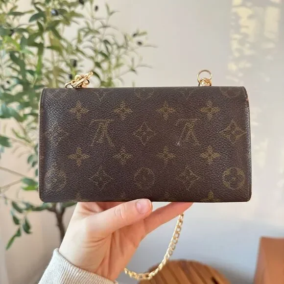 ✅AUTHENTIC✅LOUIS VUITTON WALLET ON A CHAIN - Picture 6 of 15